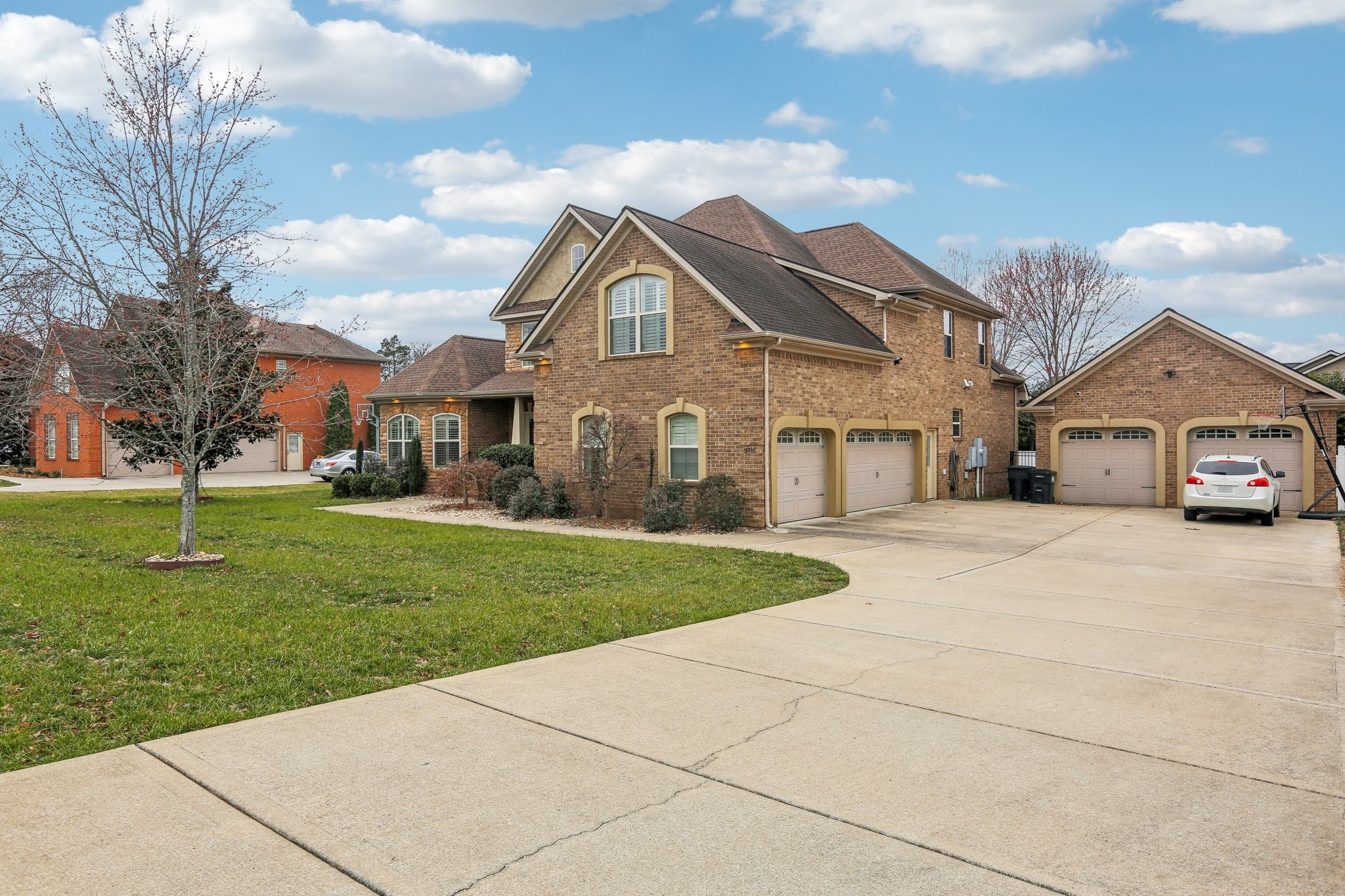 2715 Battleground Dr Property Photo 4