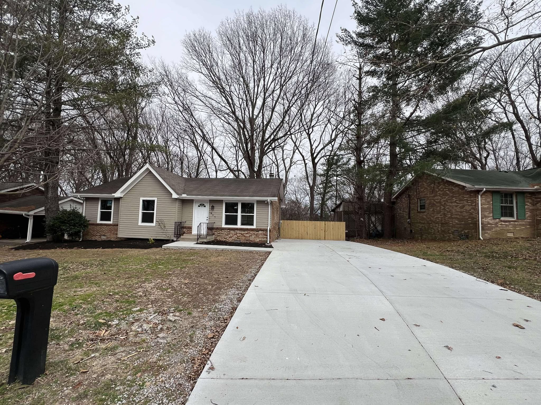 917 Wemberton Dr Property Photo 2