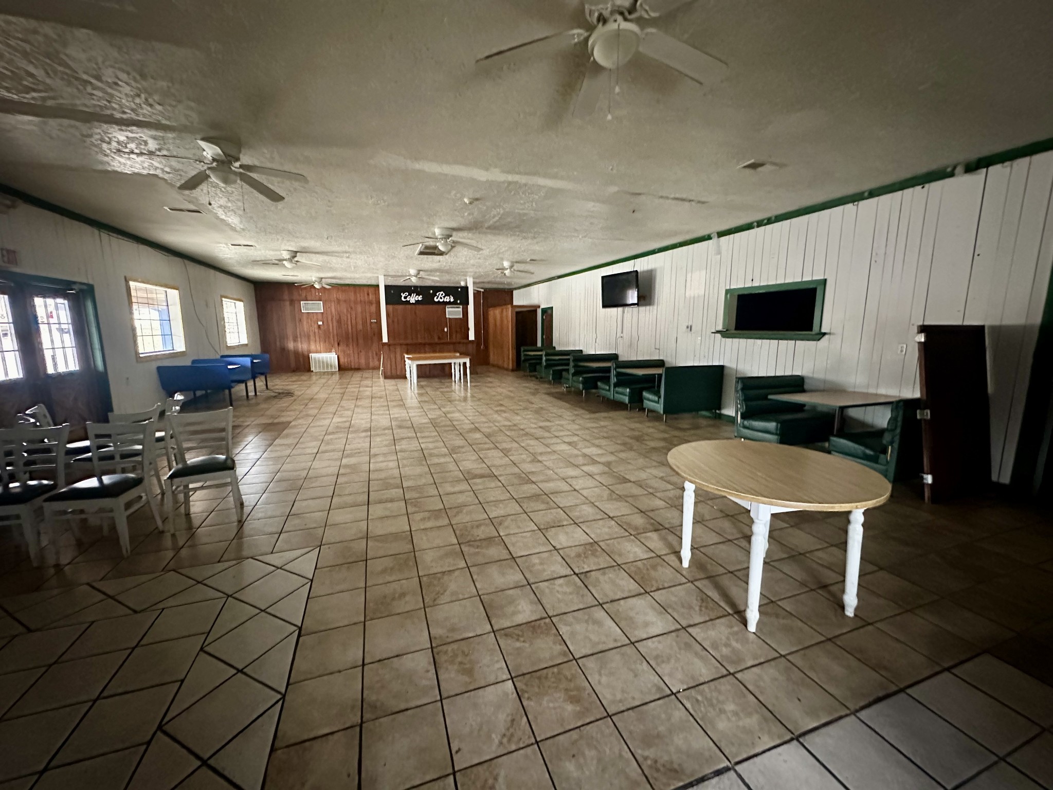 30432 Broad St Property Photo 4