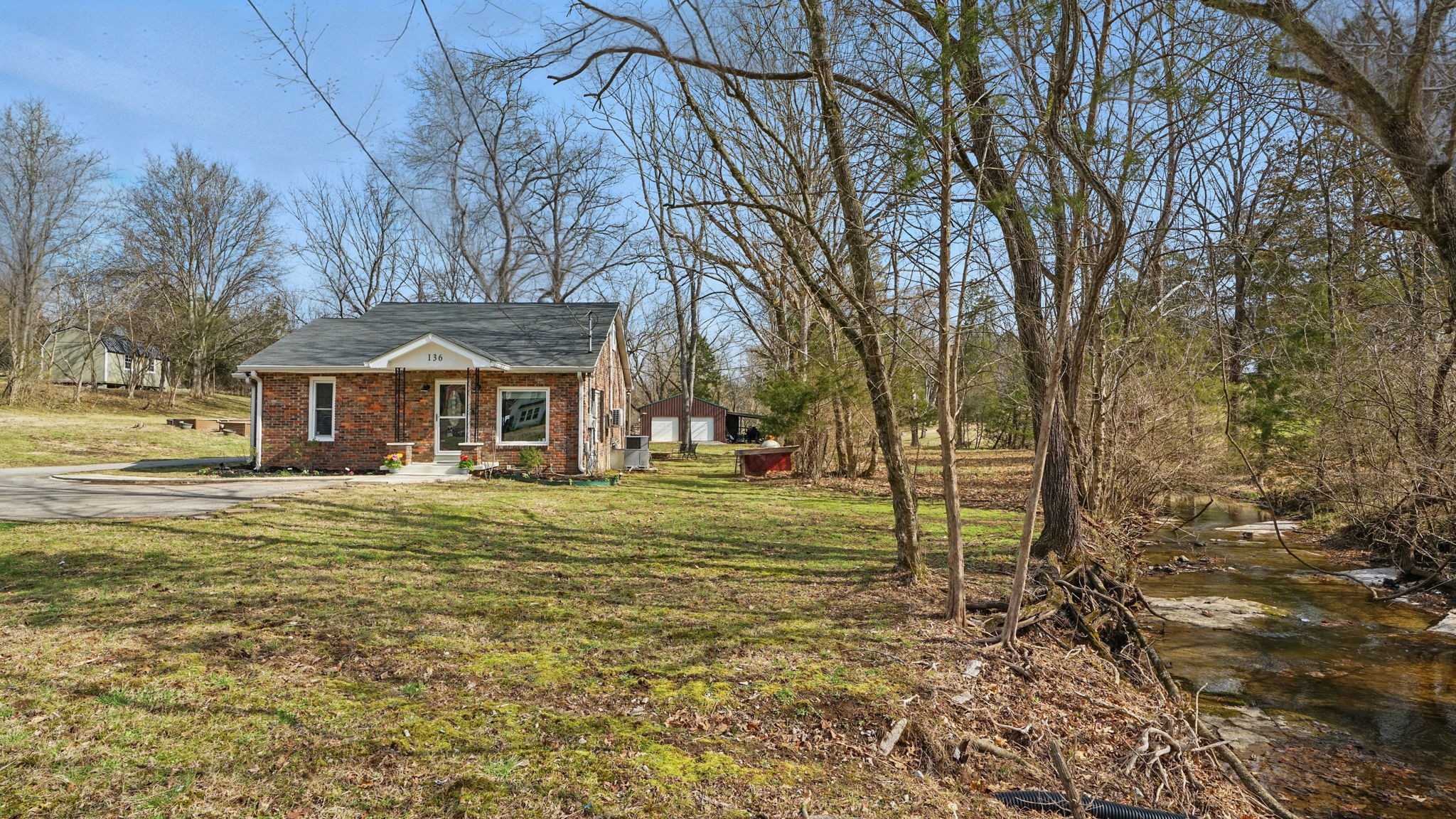 136 Sunset Dr Property Photo 4