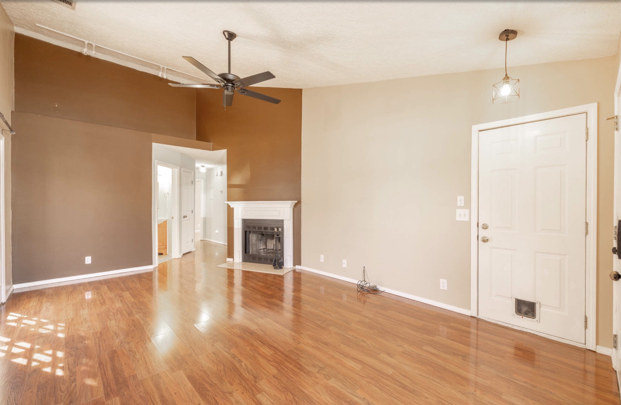 2341 Benay Rd Property Photo 4