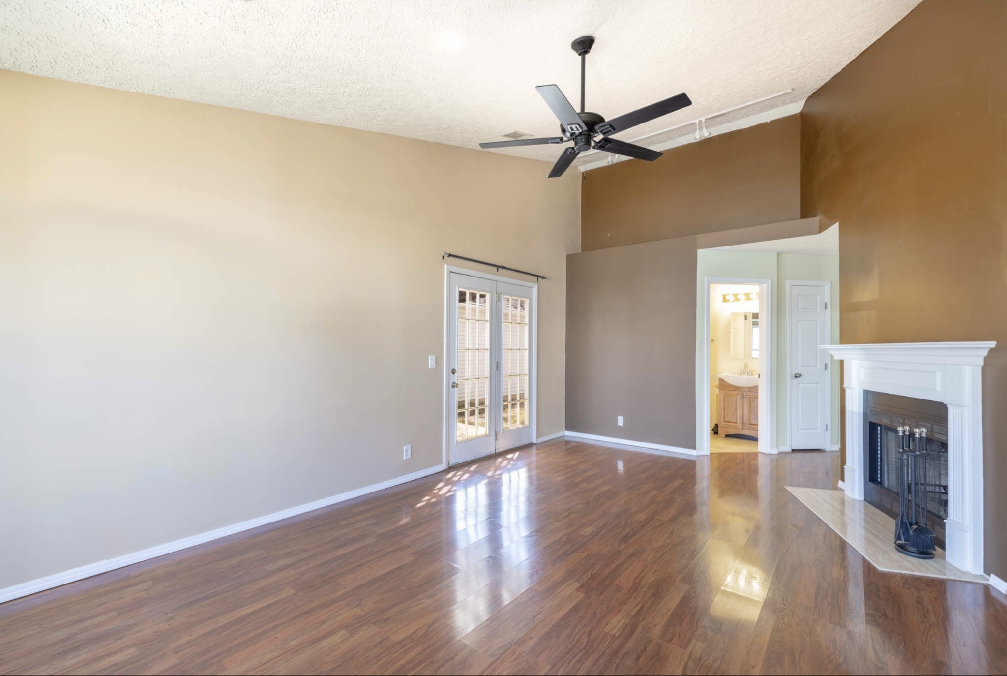 2341 Benay Rd Property Photo 5