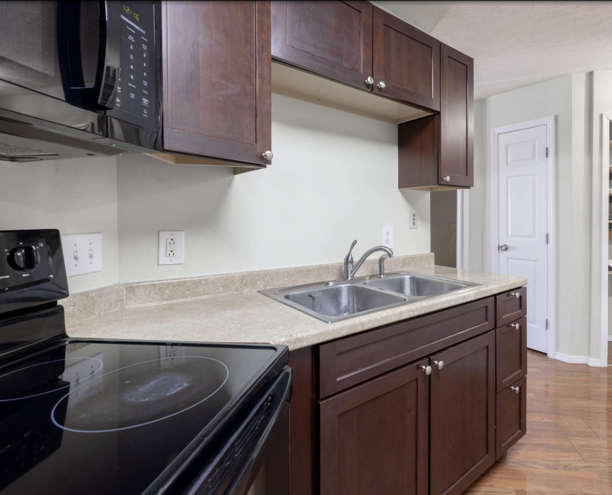 2341 Benay Rd Property Photo 10