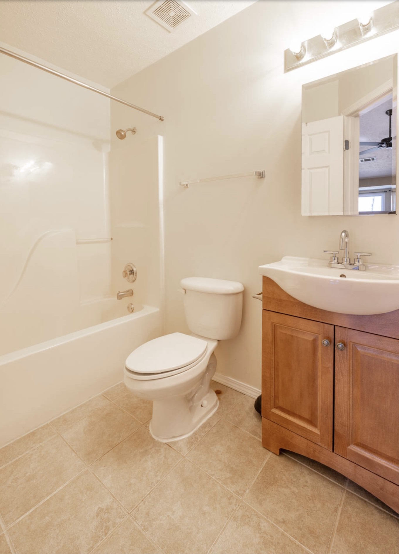 2341 Benay Rd Property Photo 13