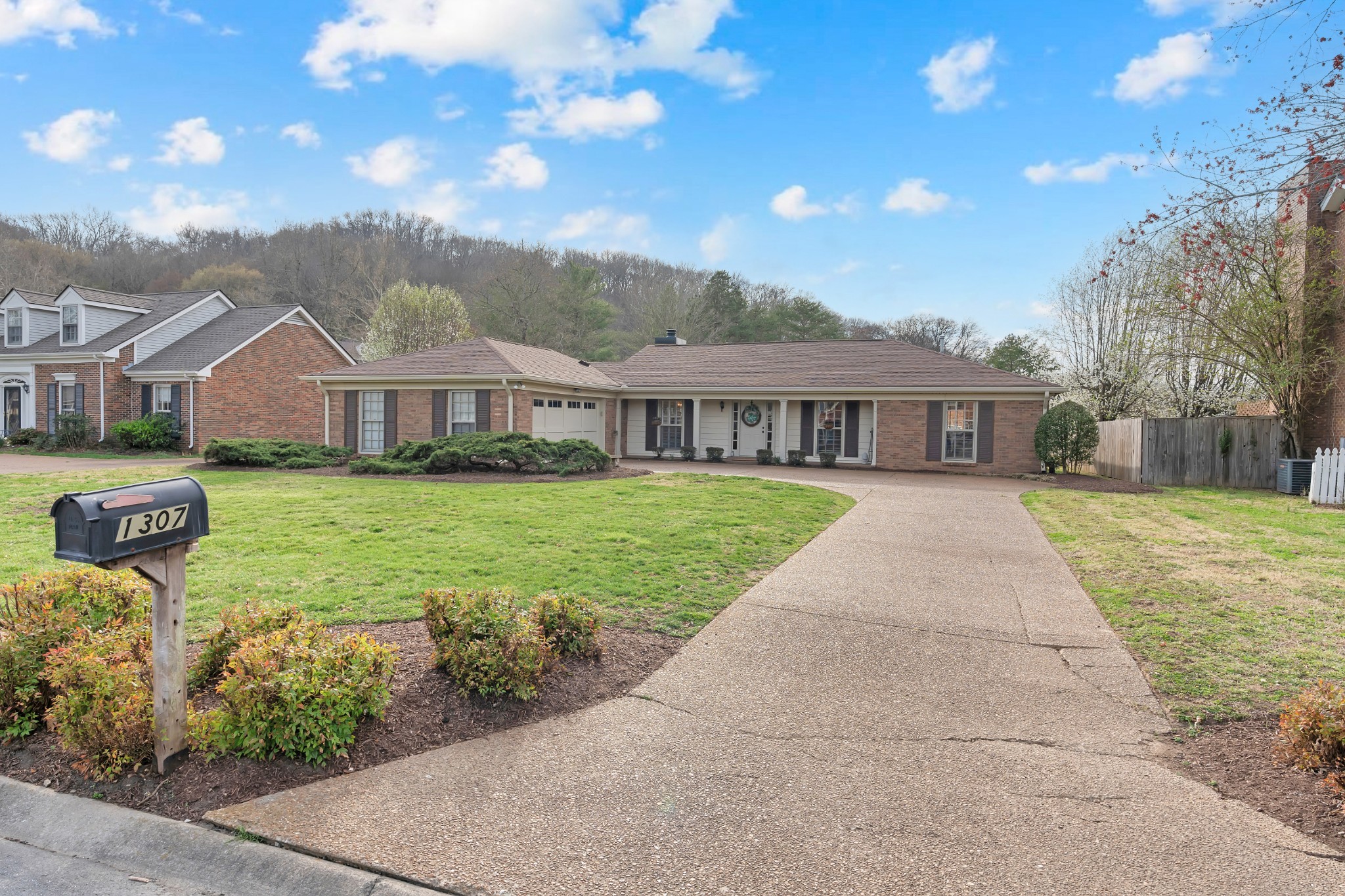 1307 Blue Springs Rd Property Photo 3