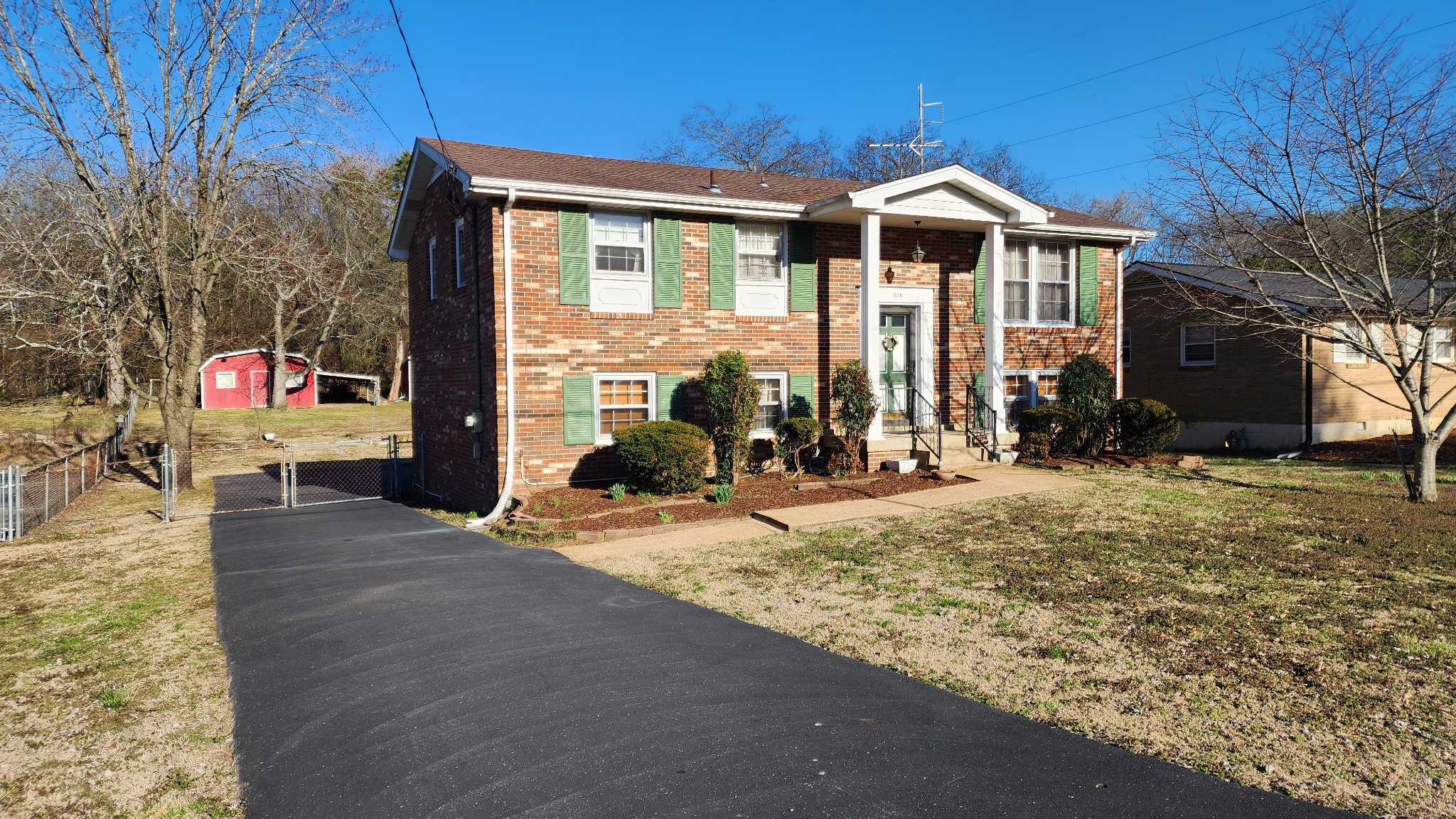 608 May Dr Property Photo 1