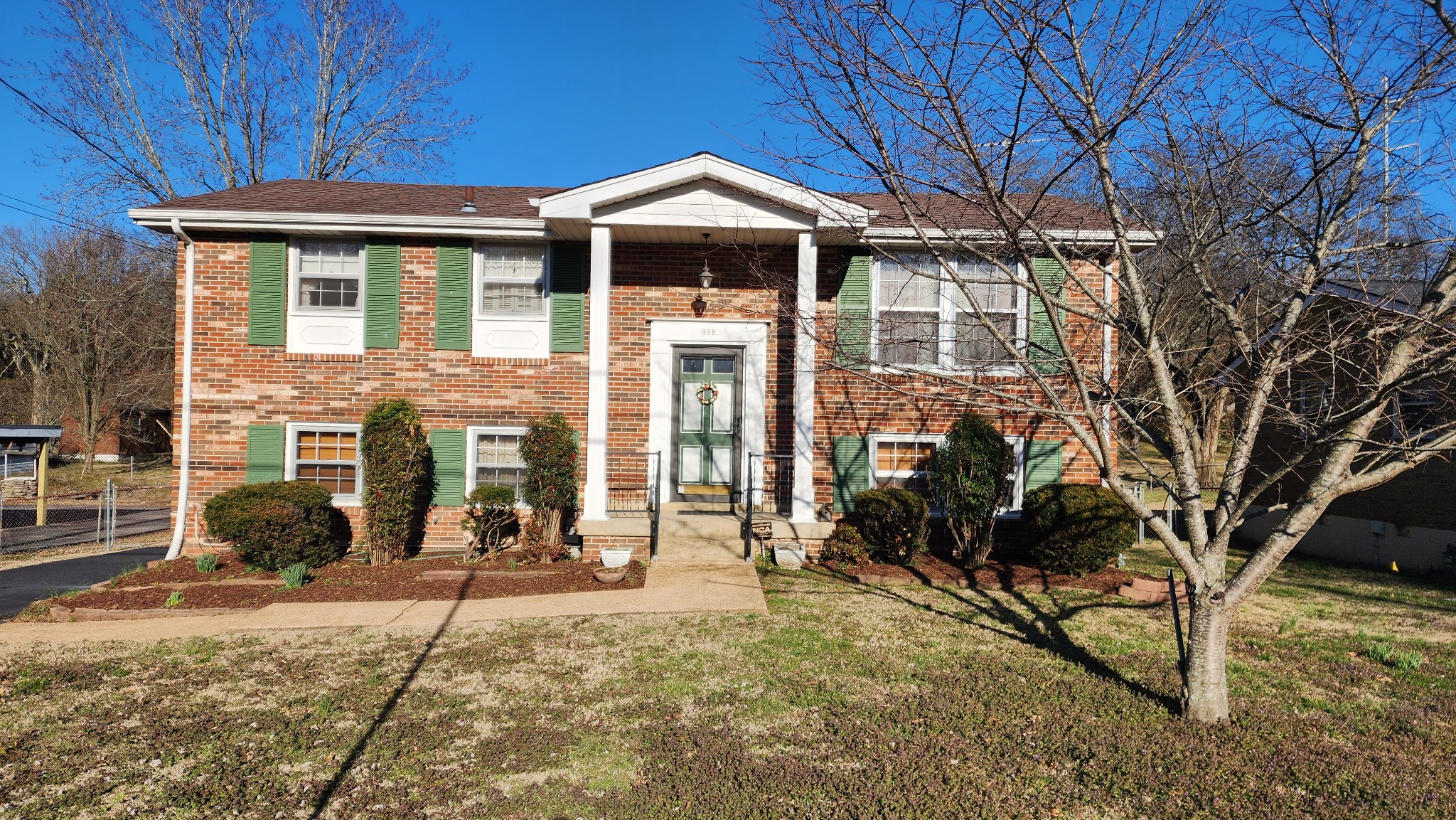 608 May Dr Property Photo 2