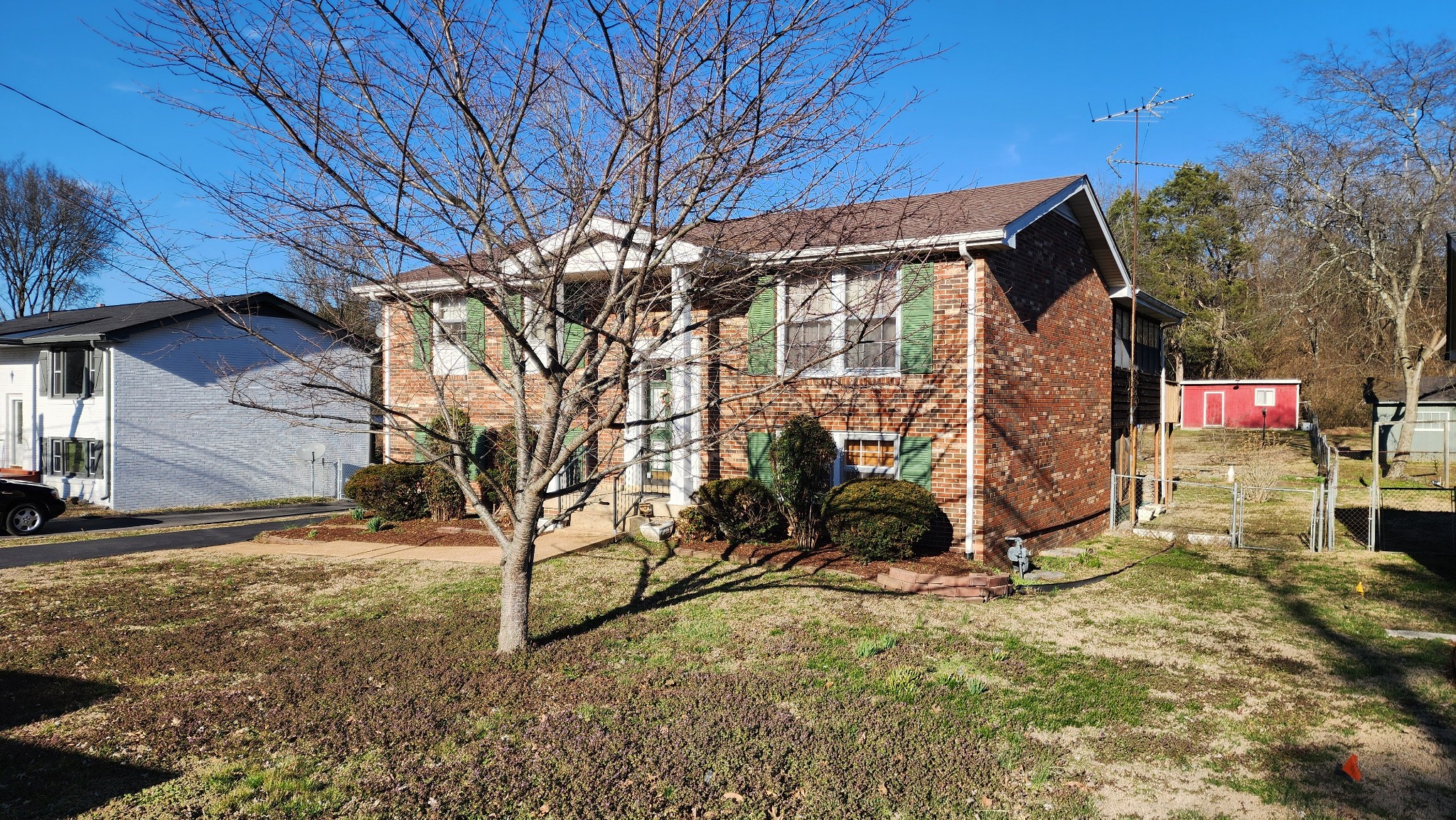 608 May Dr Property Photo 3