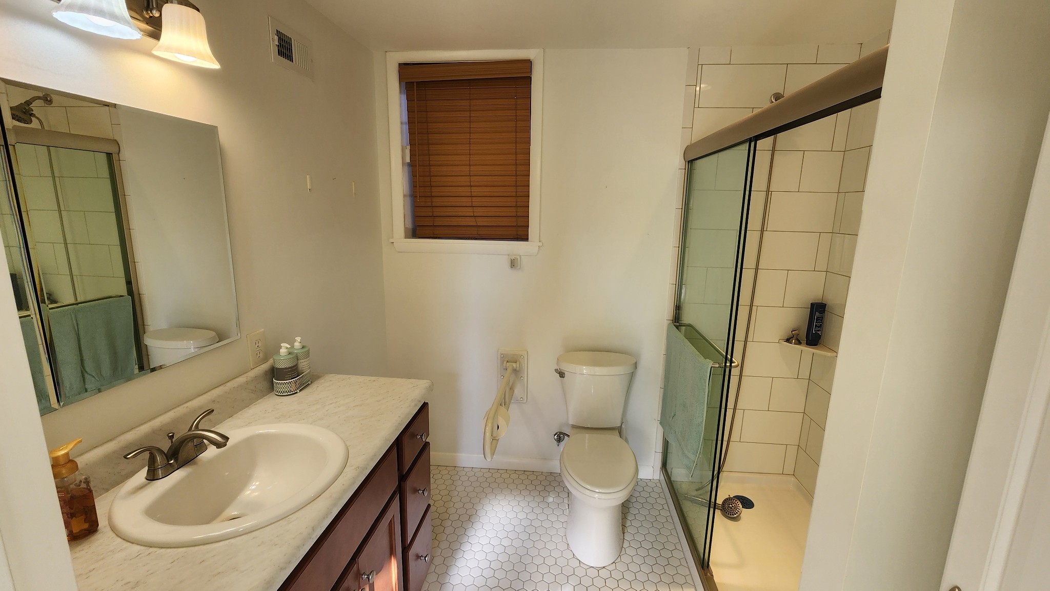 608 May Dr Property Photo 11