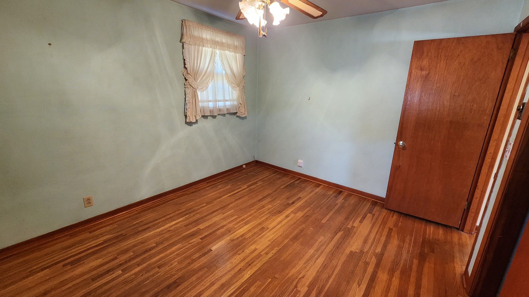 608 May Dr Property Photo 29