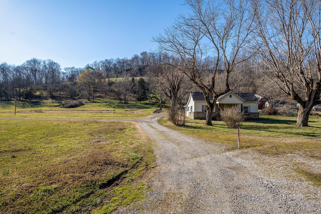 61 Kemp Hollow Rd Property Photo 17