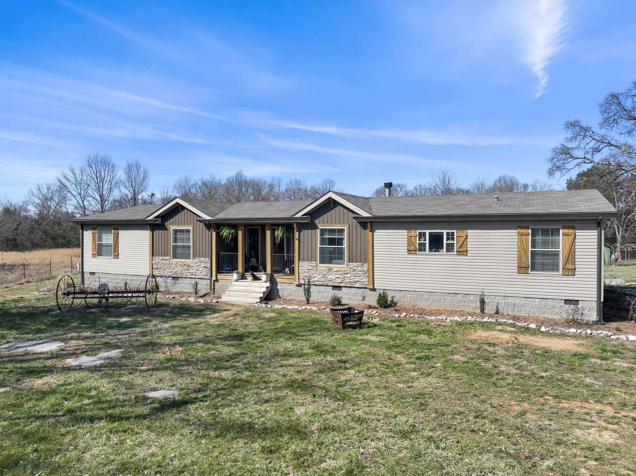 670 Mcelroy Rd Property Photo 1