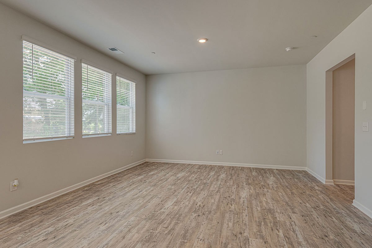 909 Brooklyn Crossing Road Property Photo 11