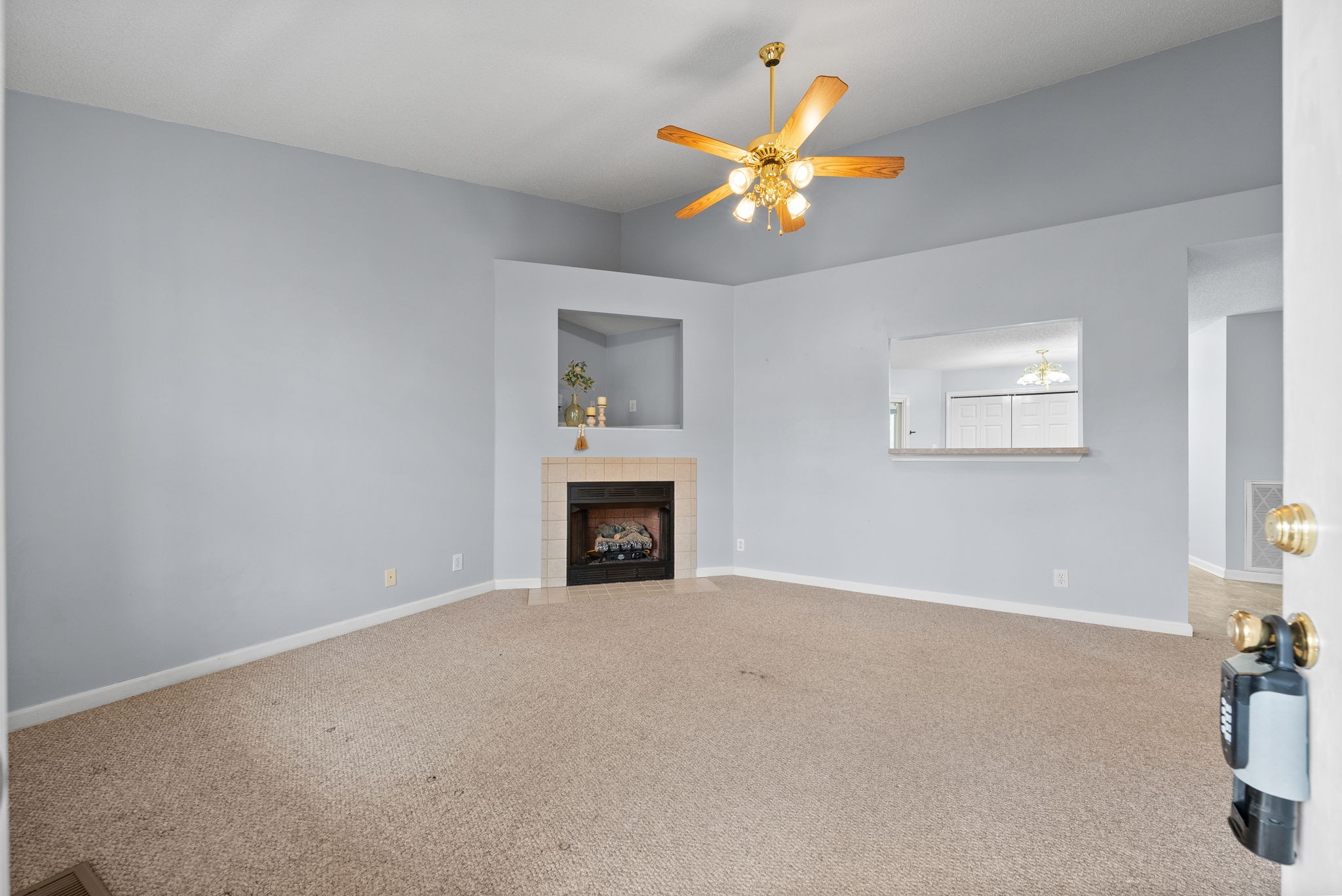 3787 Madeline Ct Property Photo 3