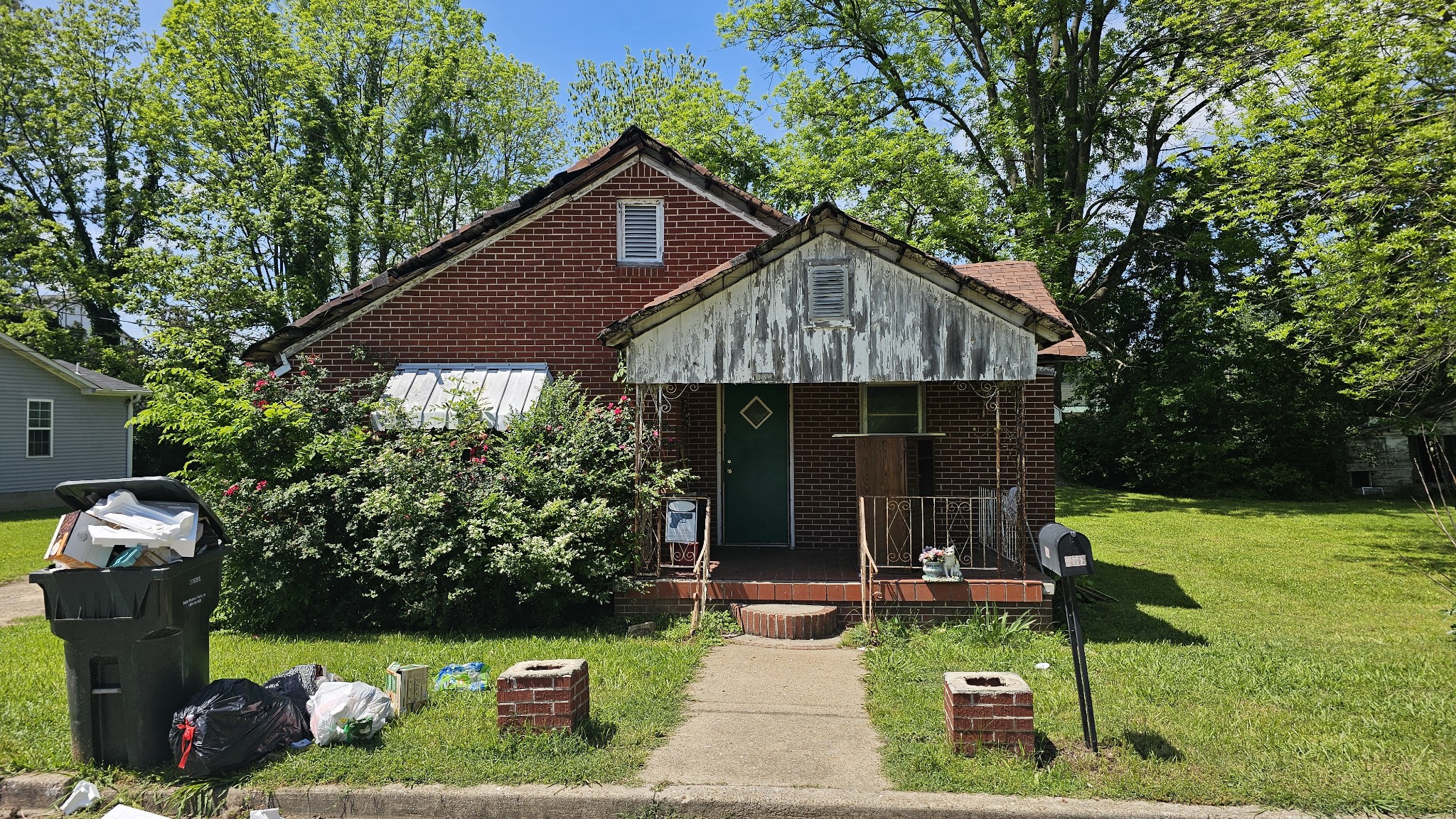238 Oak St Property Photo