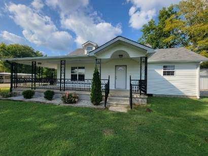 19 S Oak St Property Photo
