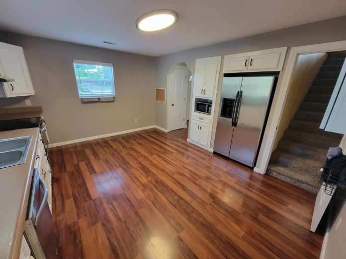 19 S Oak St Property Photo 3