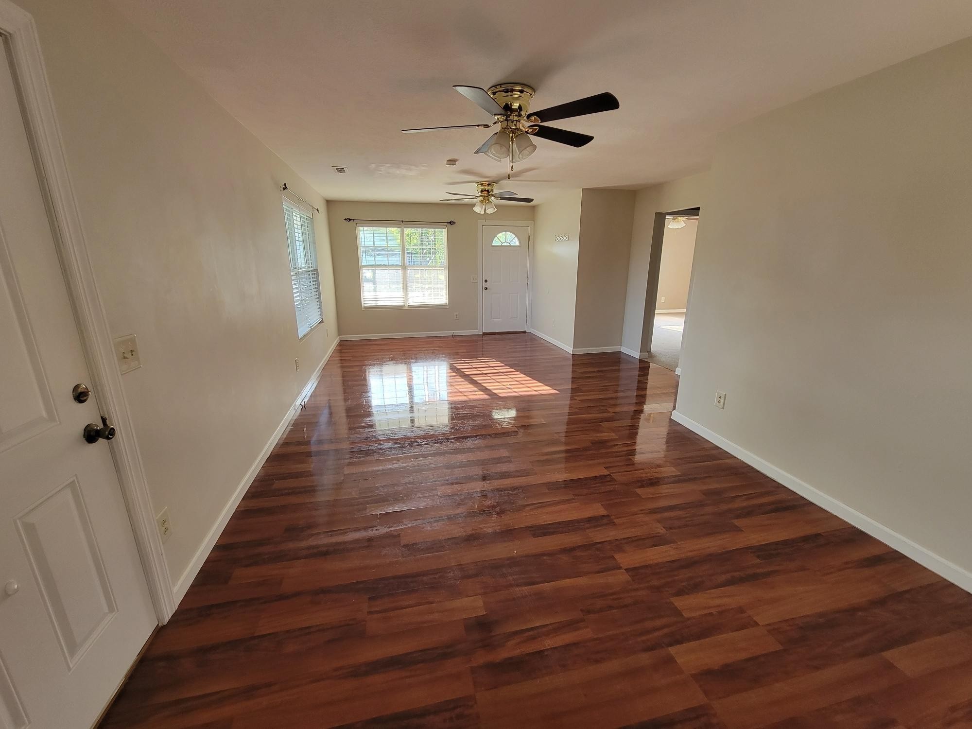 19 S Oak St Property Photo 4