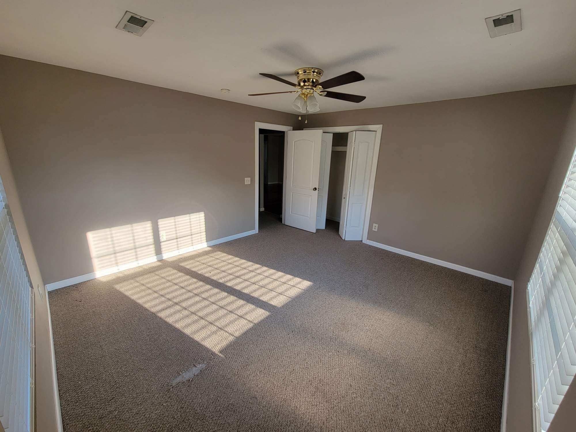 19 S Oak St Property Photo 6