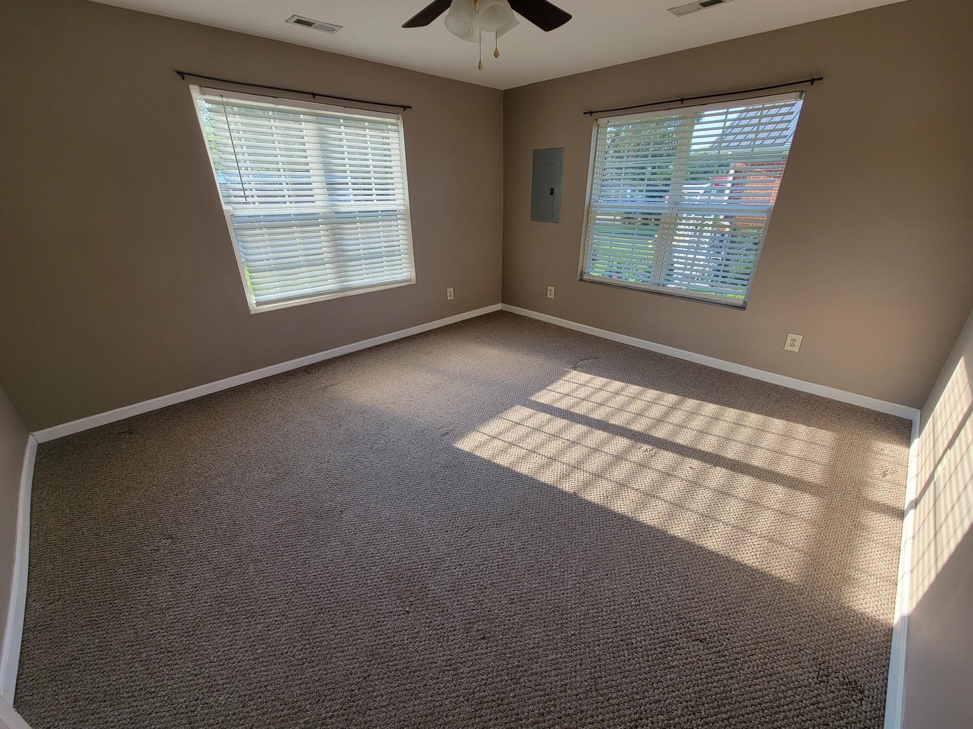 19 S Oak St Property Photo 8