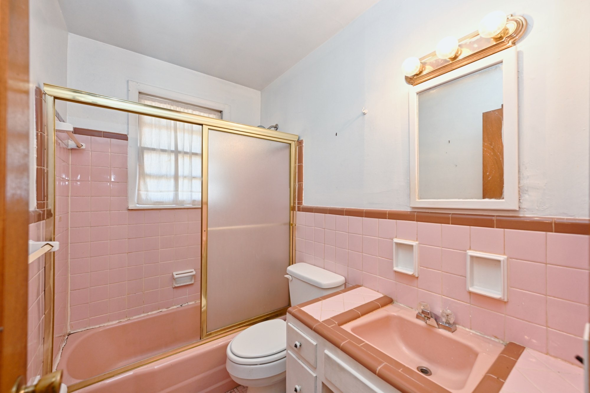 1036 Seymour Ave Property Photo 18