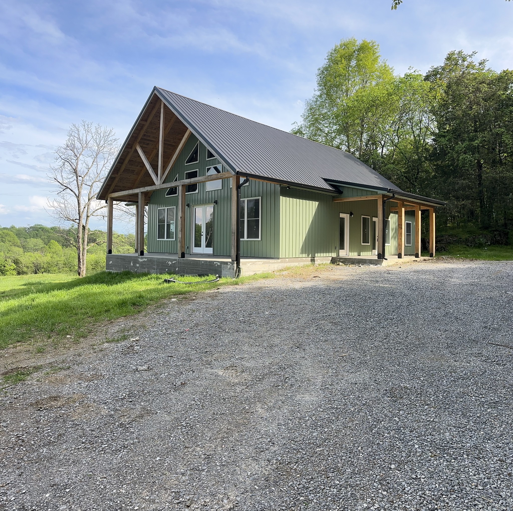 672 Sullivan Bend Rd Property Photo