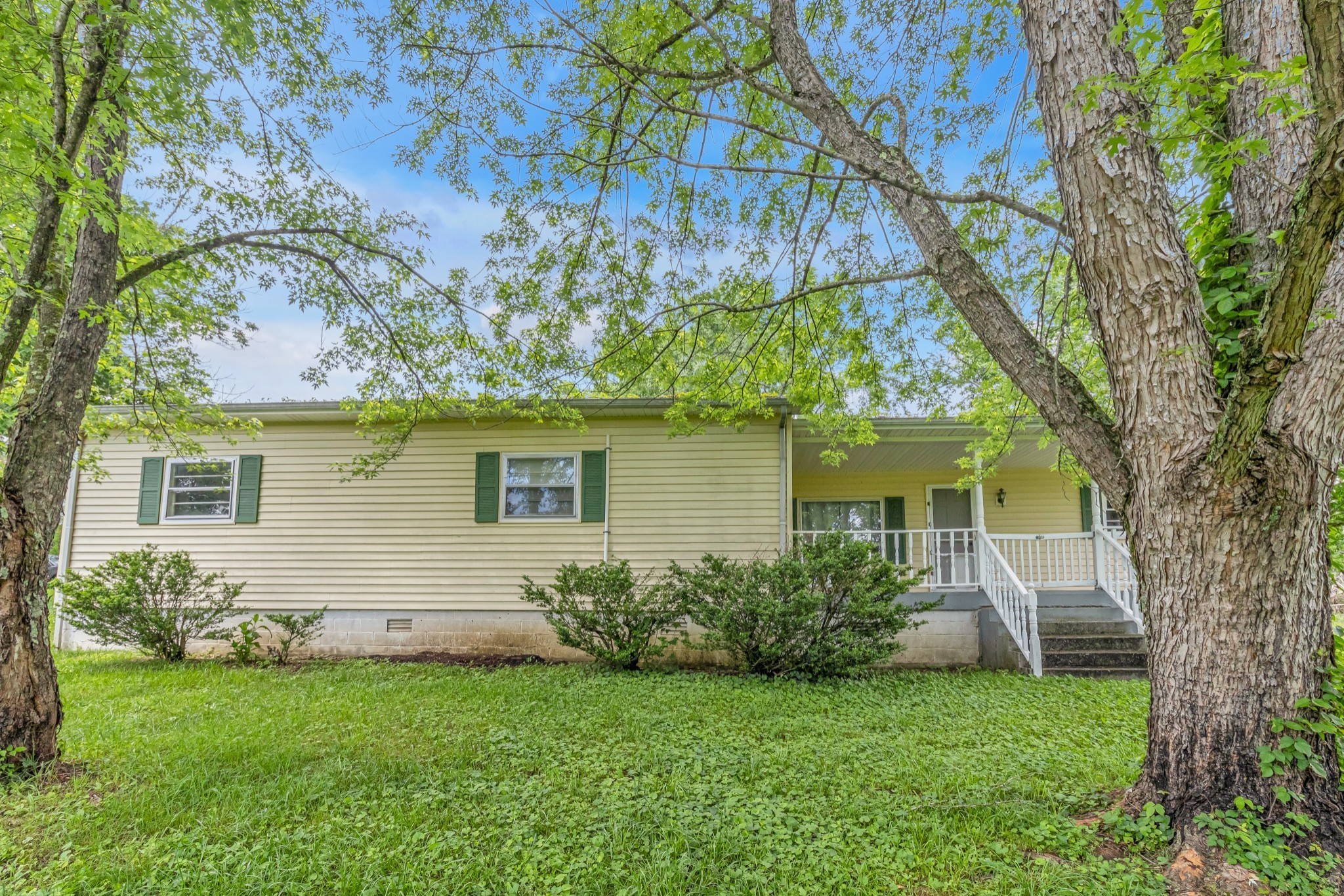 14 Oak Ln Property Photo
