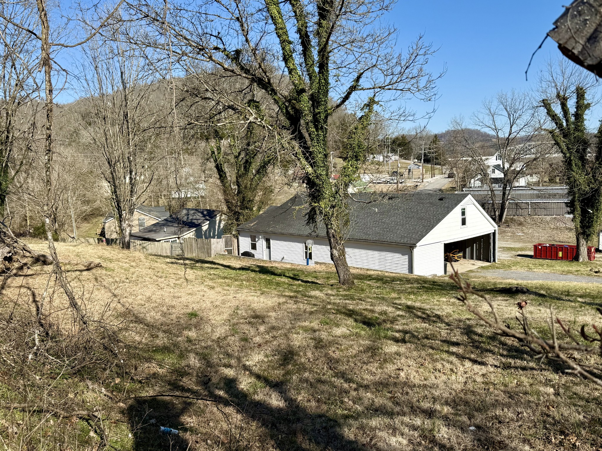 106 Read Ave Property Photo 5