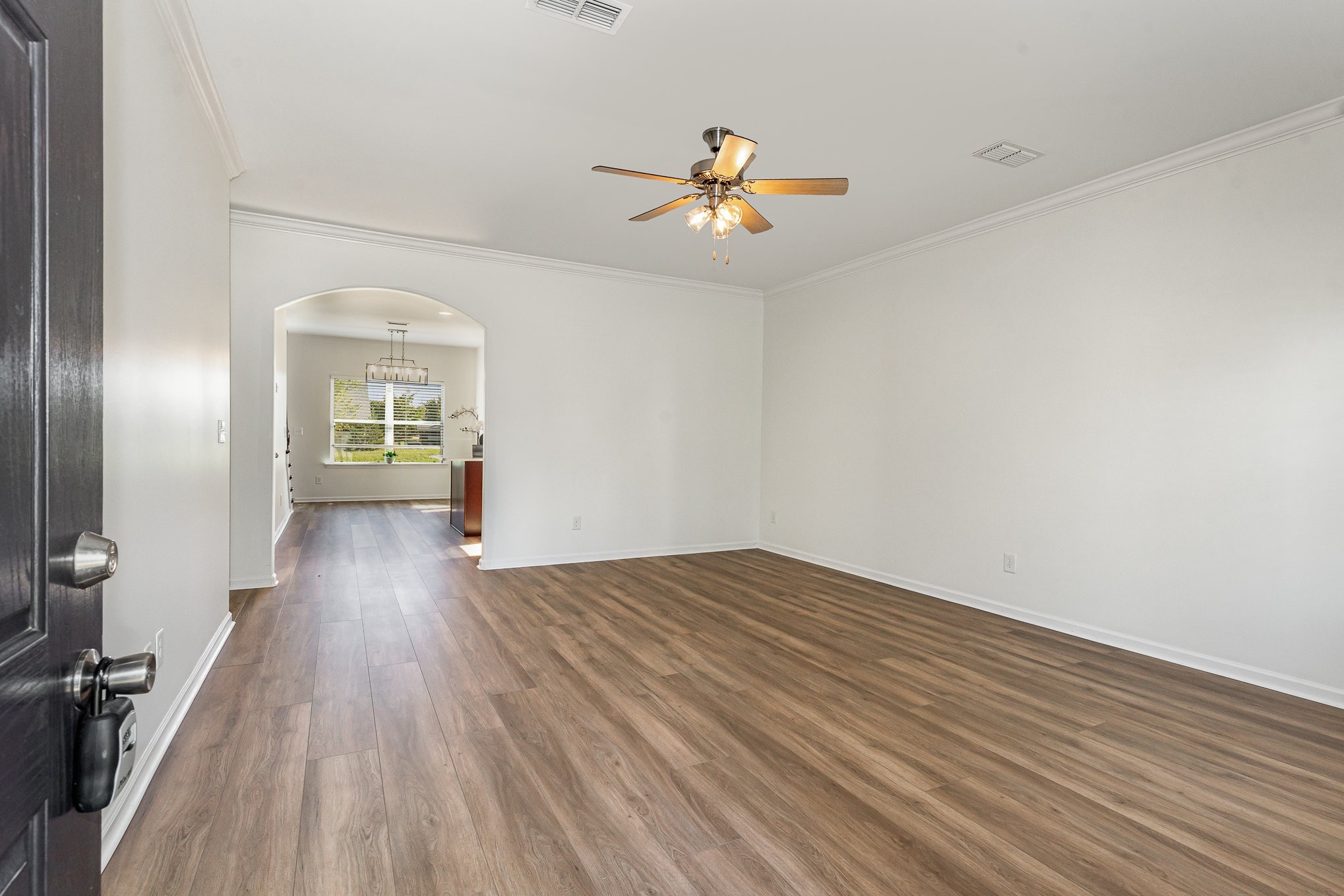 1087 Achiever Cir Property Photo 4