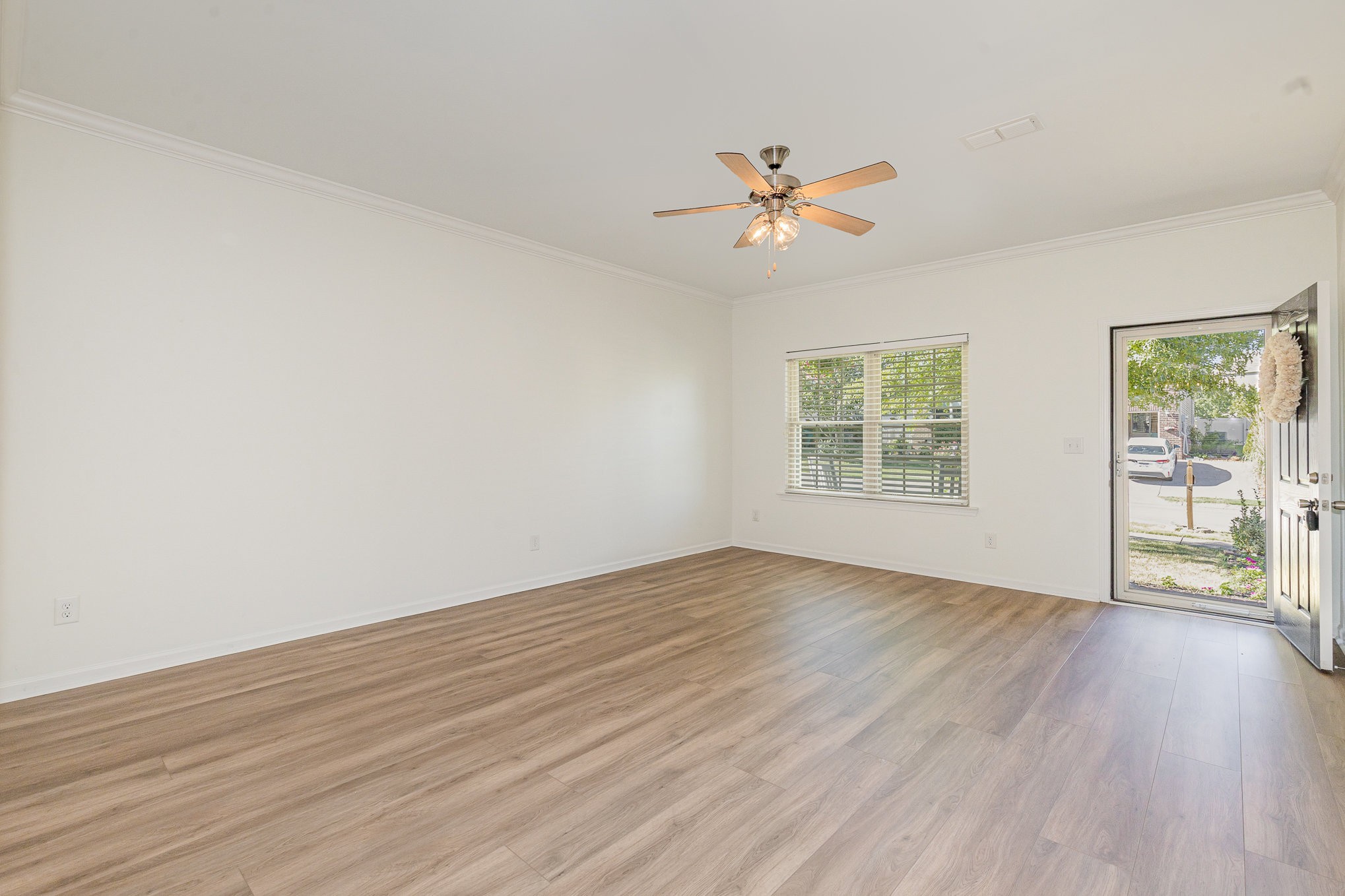 1087 Achiever Cir Property Photo 7