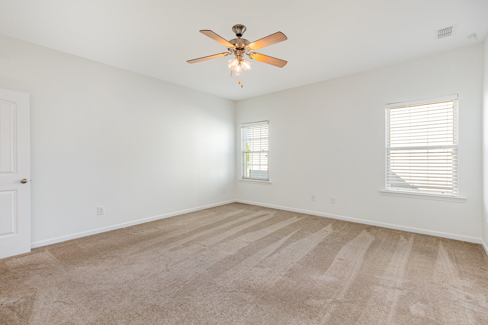 1087 Achiever Cir Property Photo 16