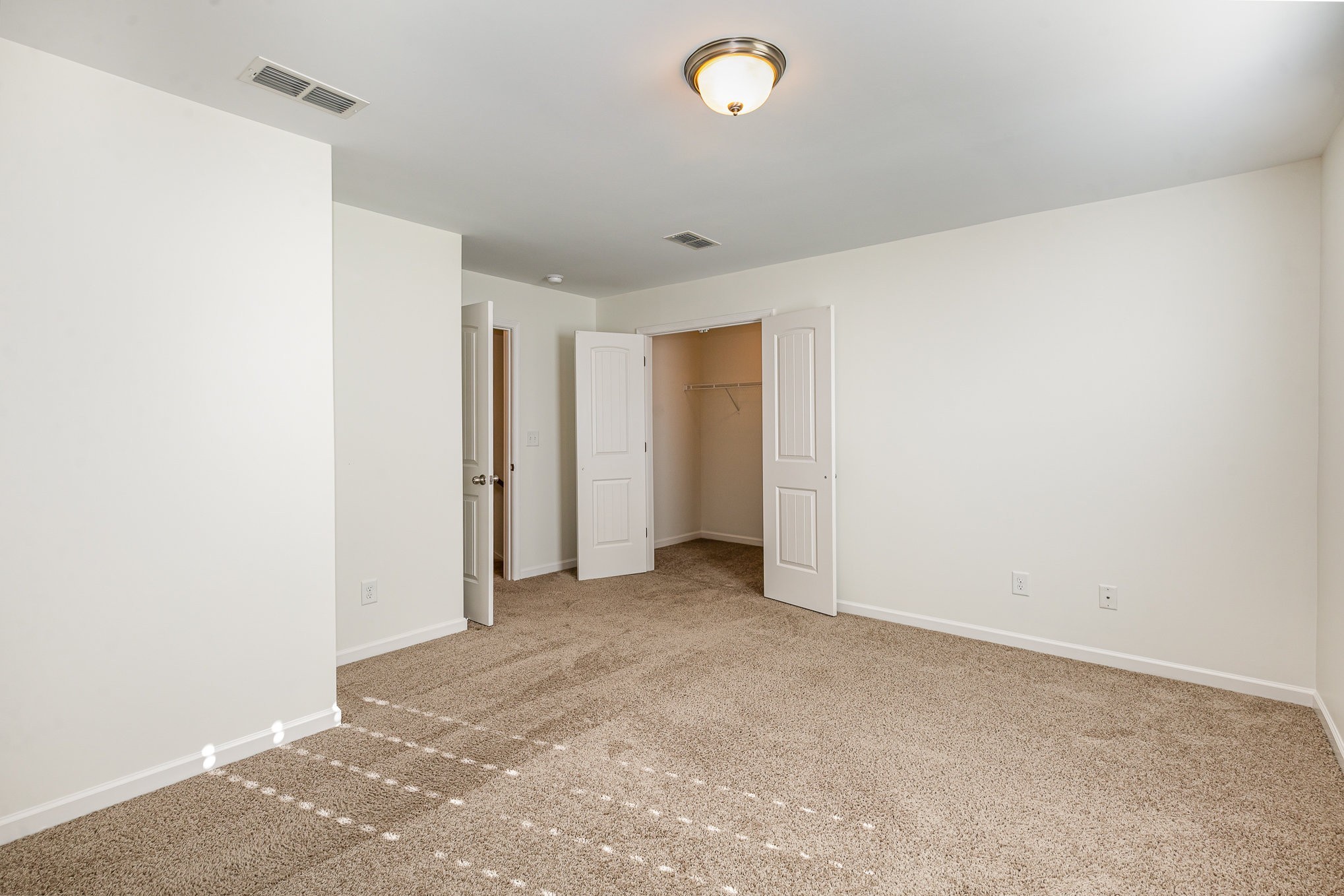 1087 Achiever Cir Property Photo 32