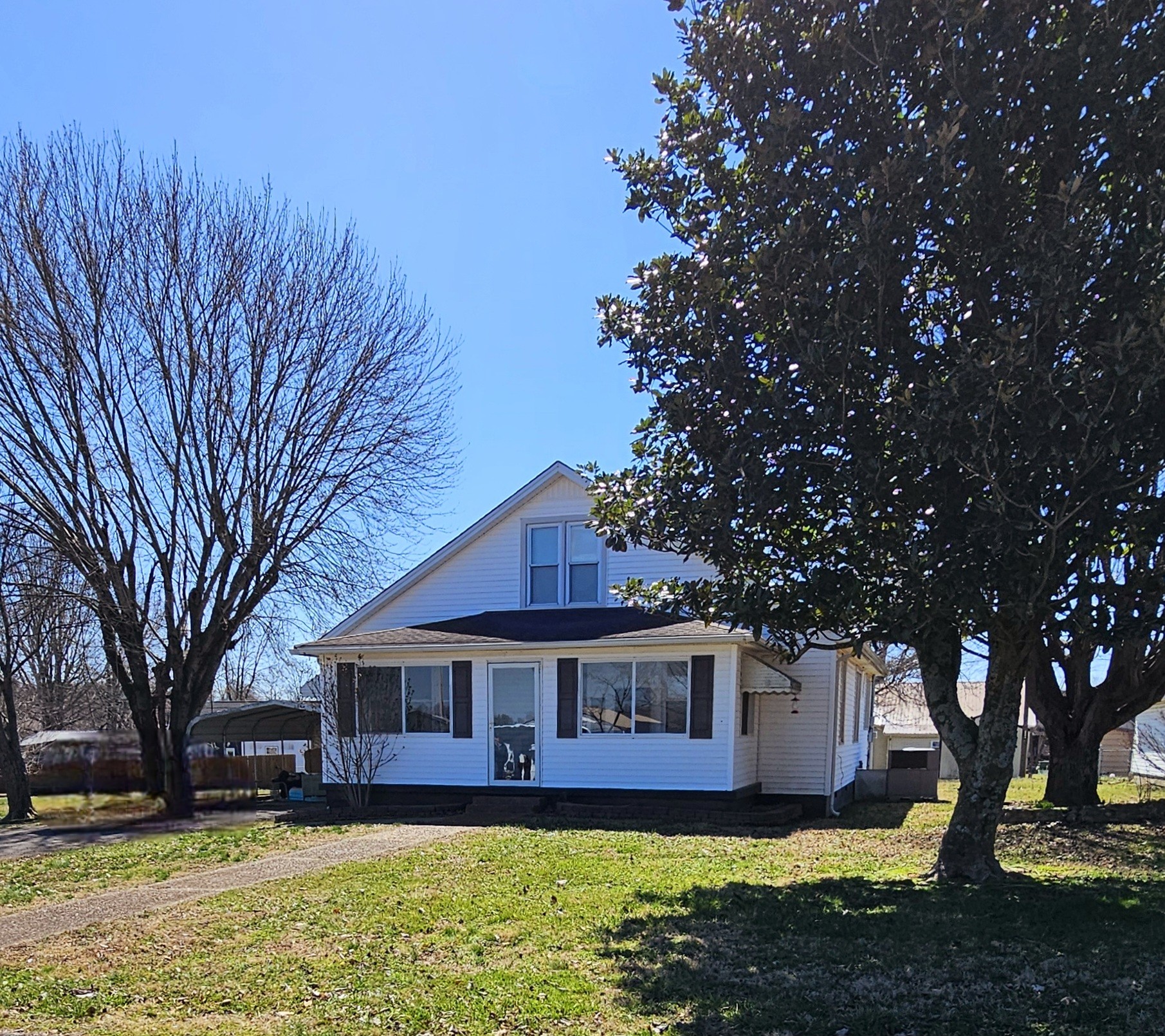 300 College Ct Property Photo