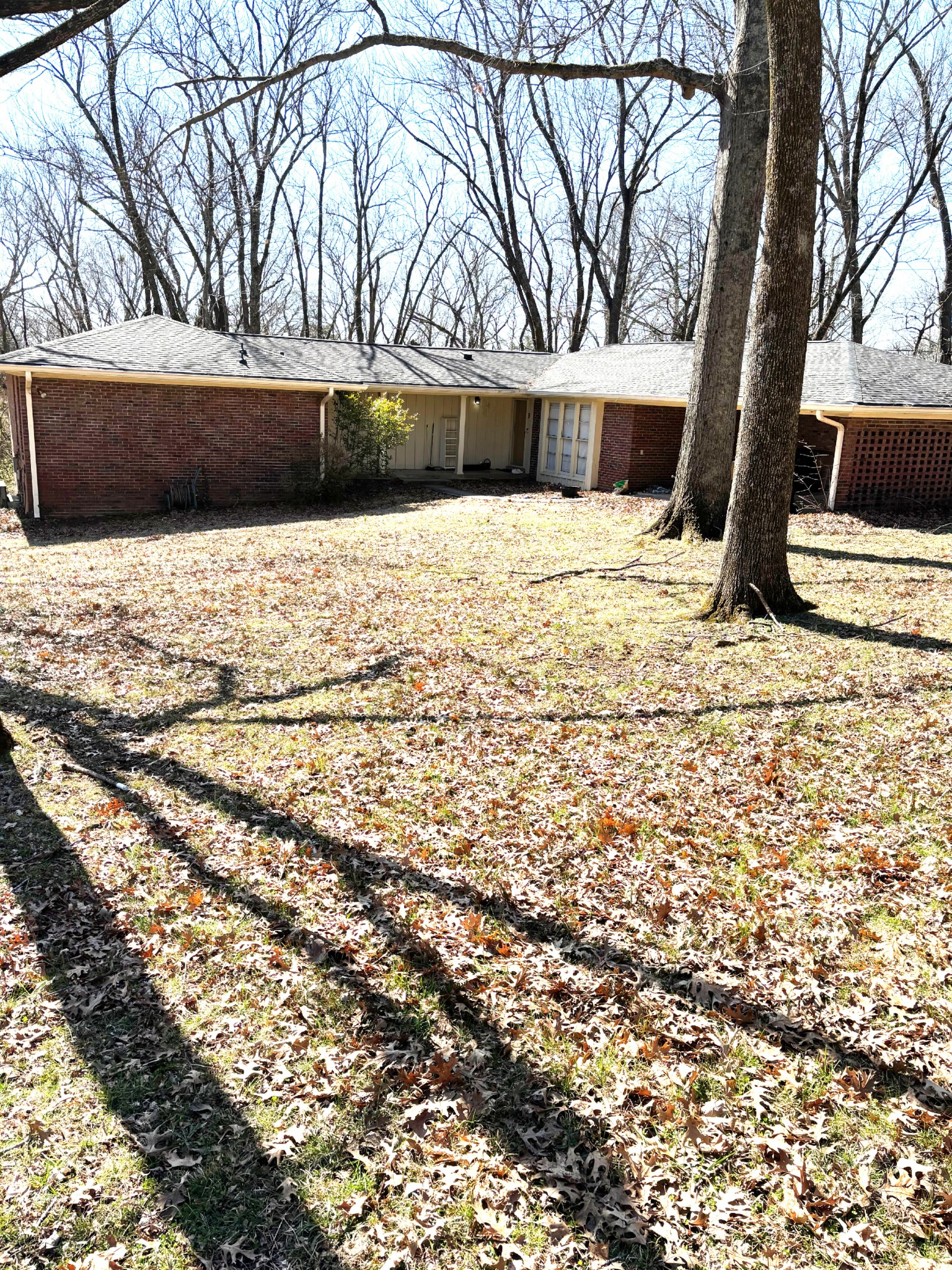 101 W Hillwood Dr Property Photo 1