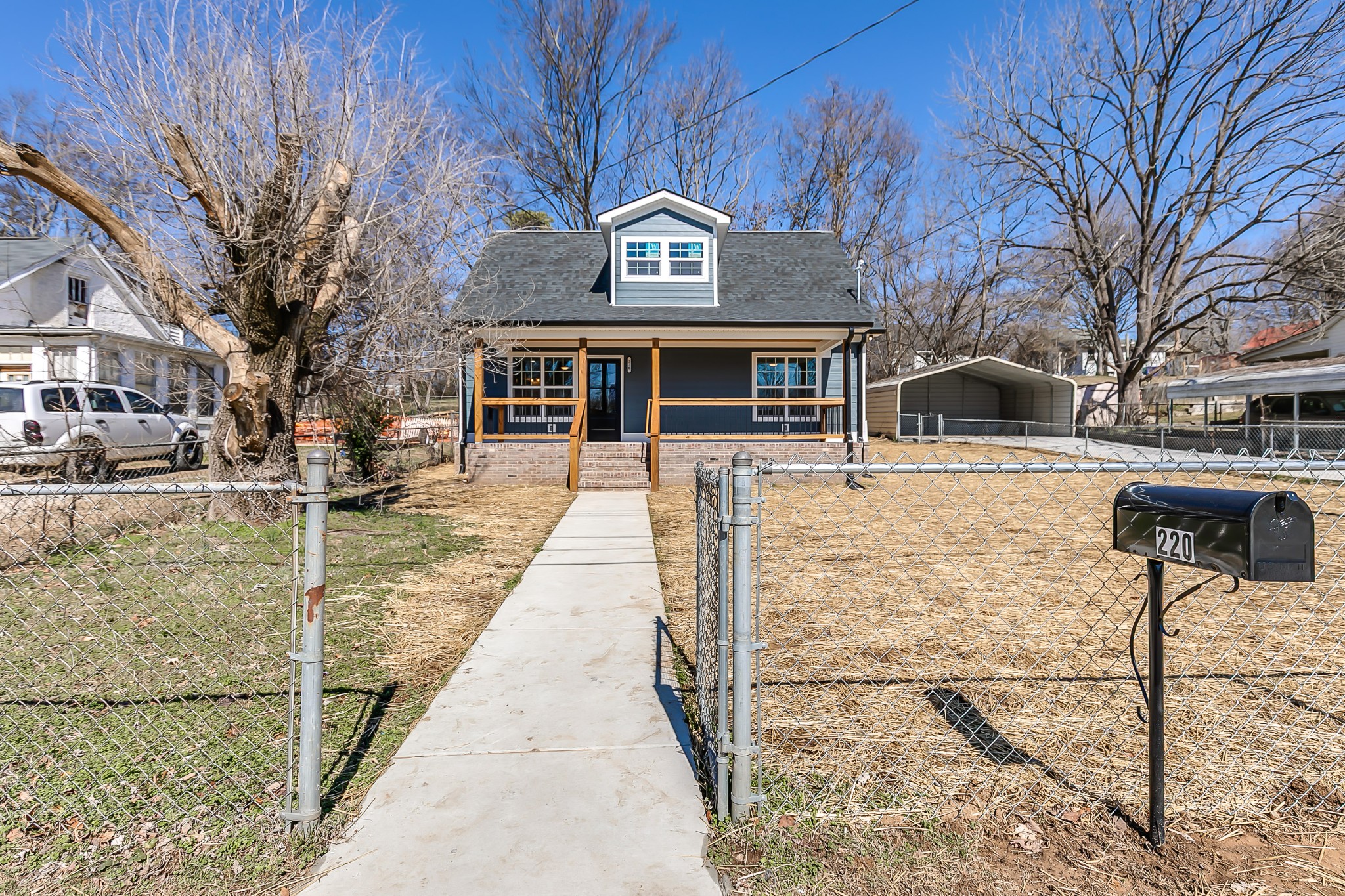 220 Davis Ave Property Photo 1