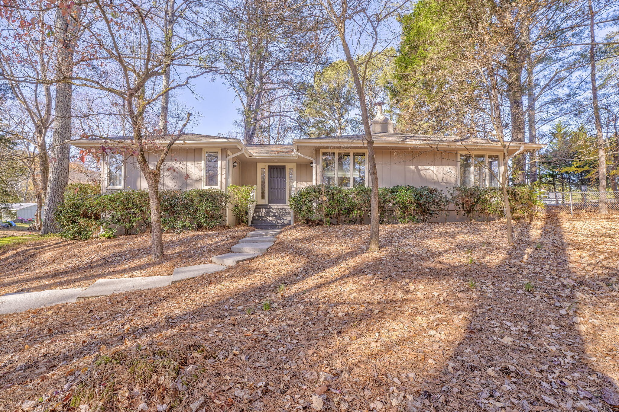 2622 E Lake Park Drive Property Photo