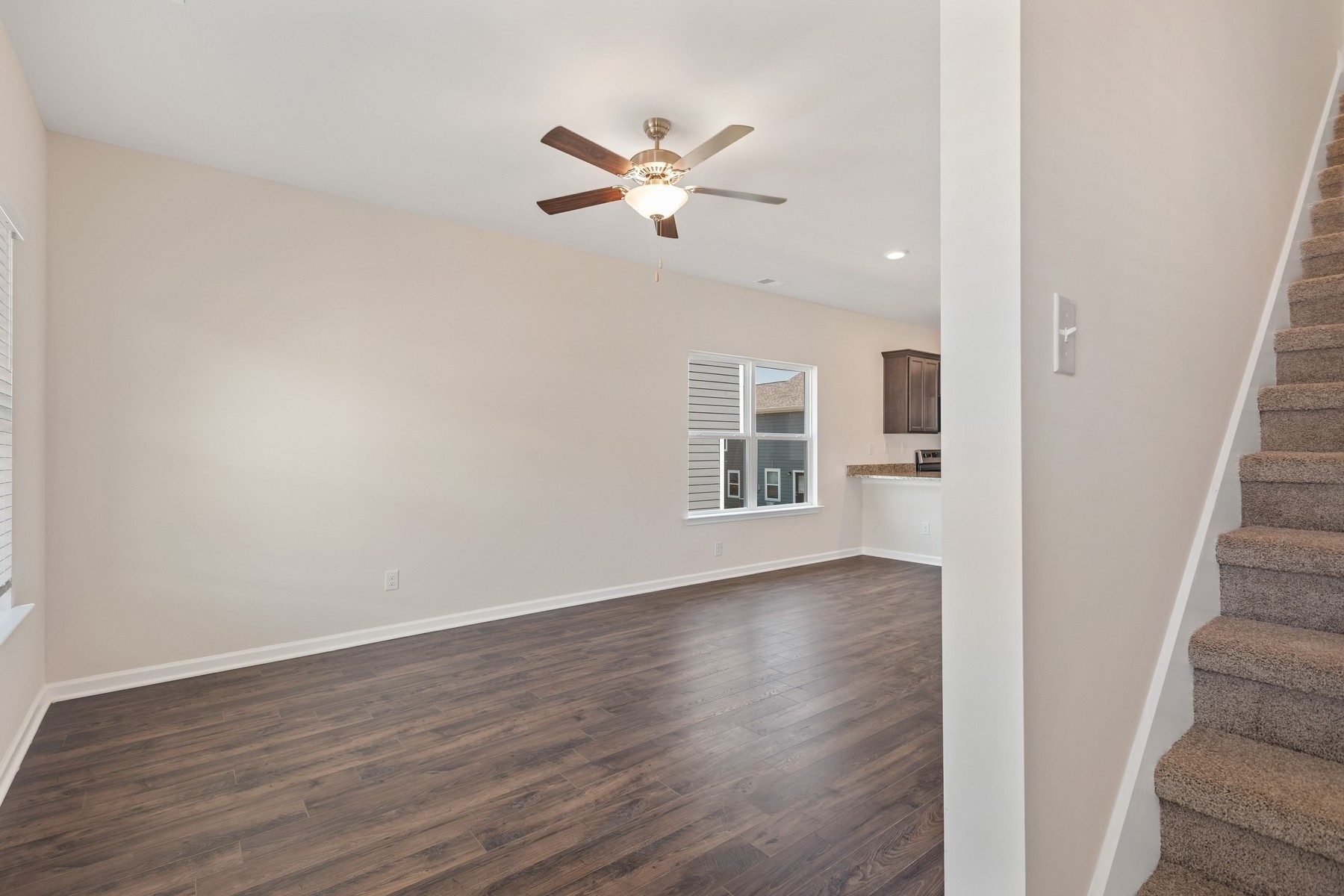 6078 Cullen Dr Property Photo 3