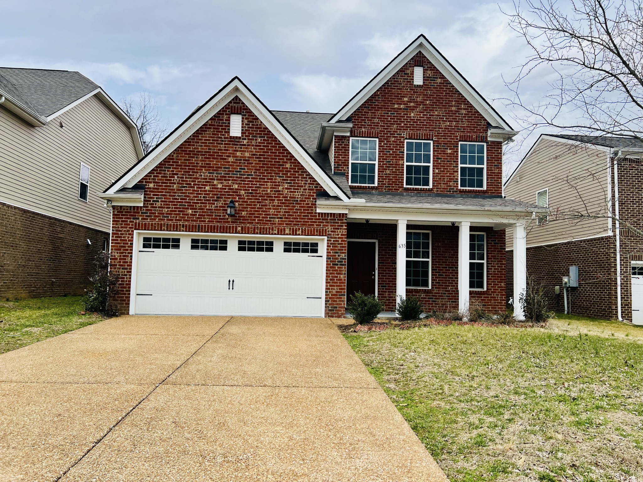 635 Foster Ln Property Photo 1