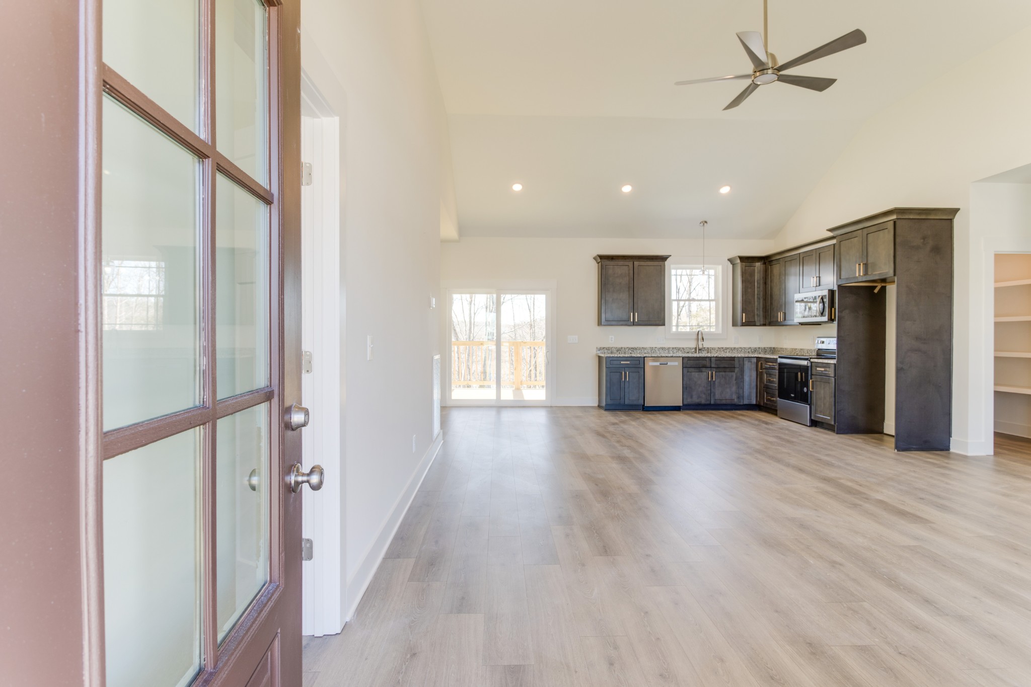 1004 Willow Way Property Photo 5