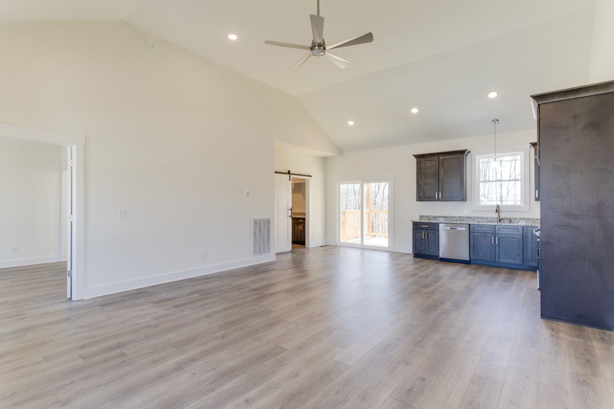 1004 Willow Way Property Photo 6