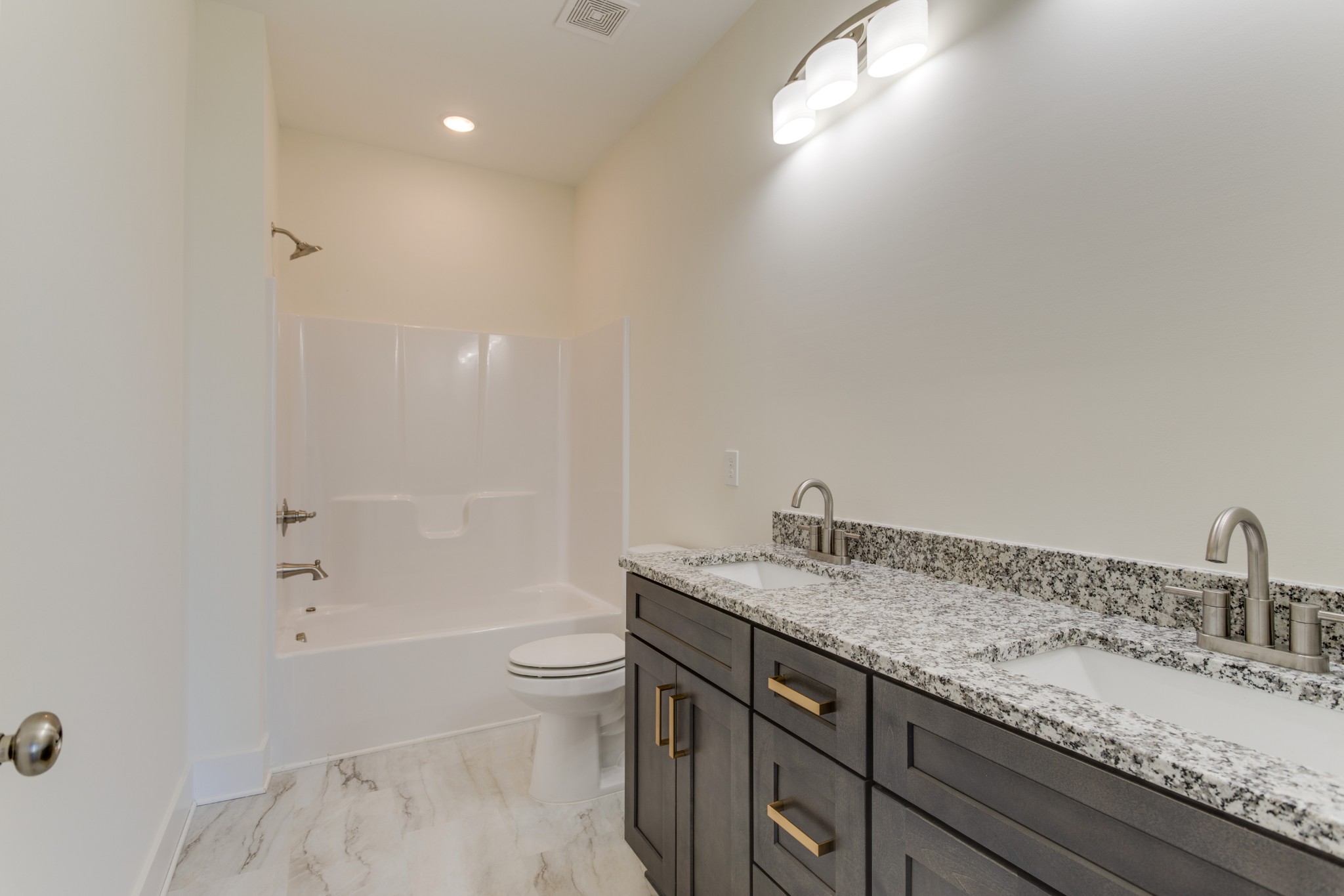 1004 Willow Way Property Photo 33