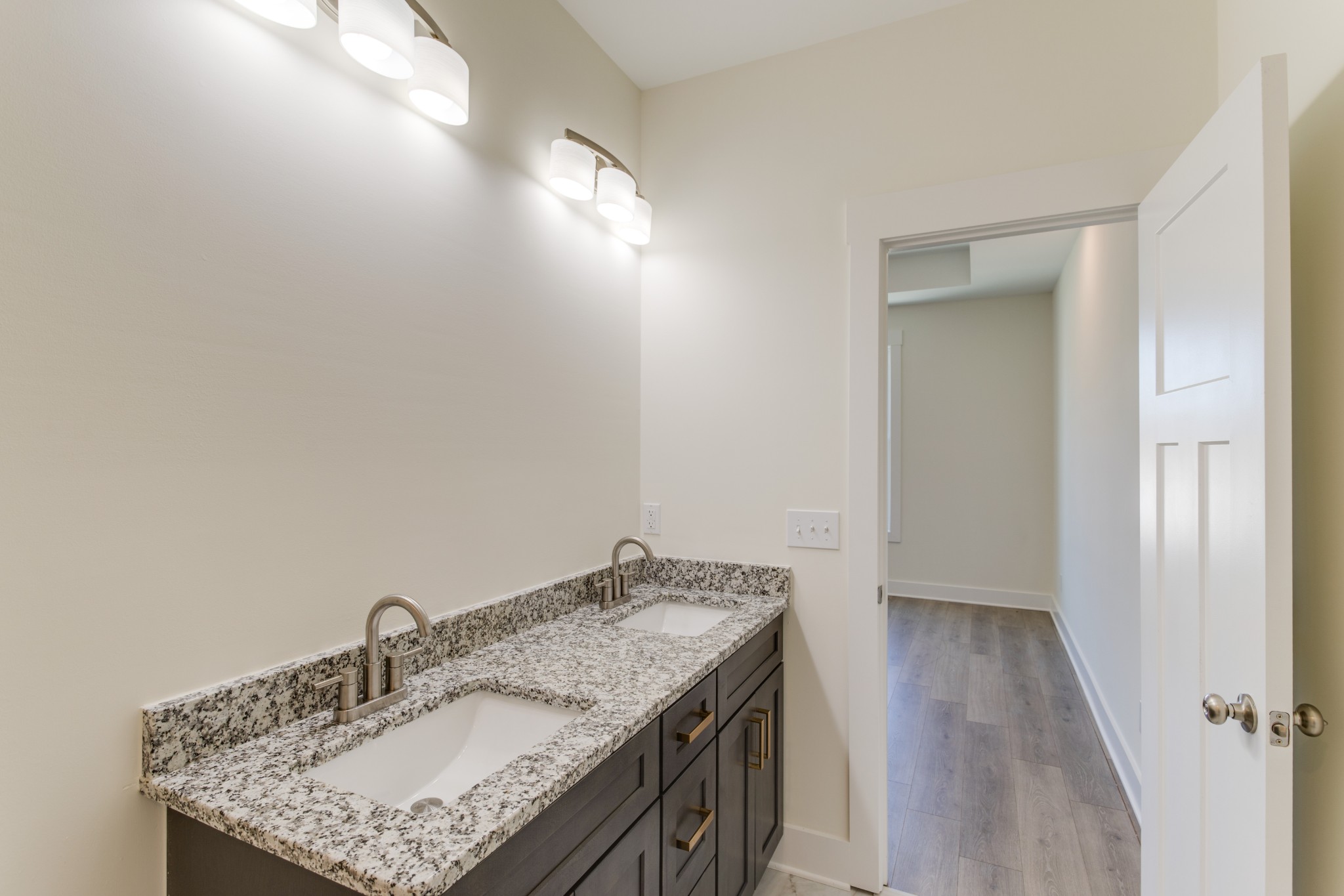 1004 Willow Way Property Photo 34