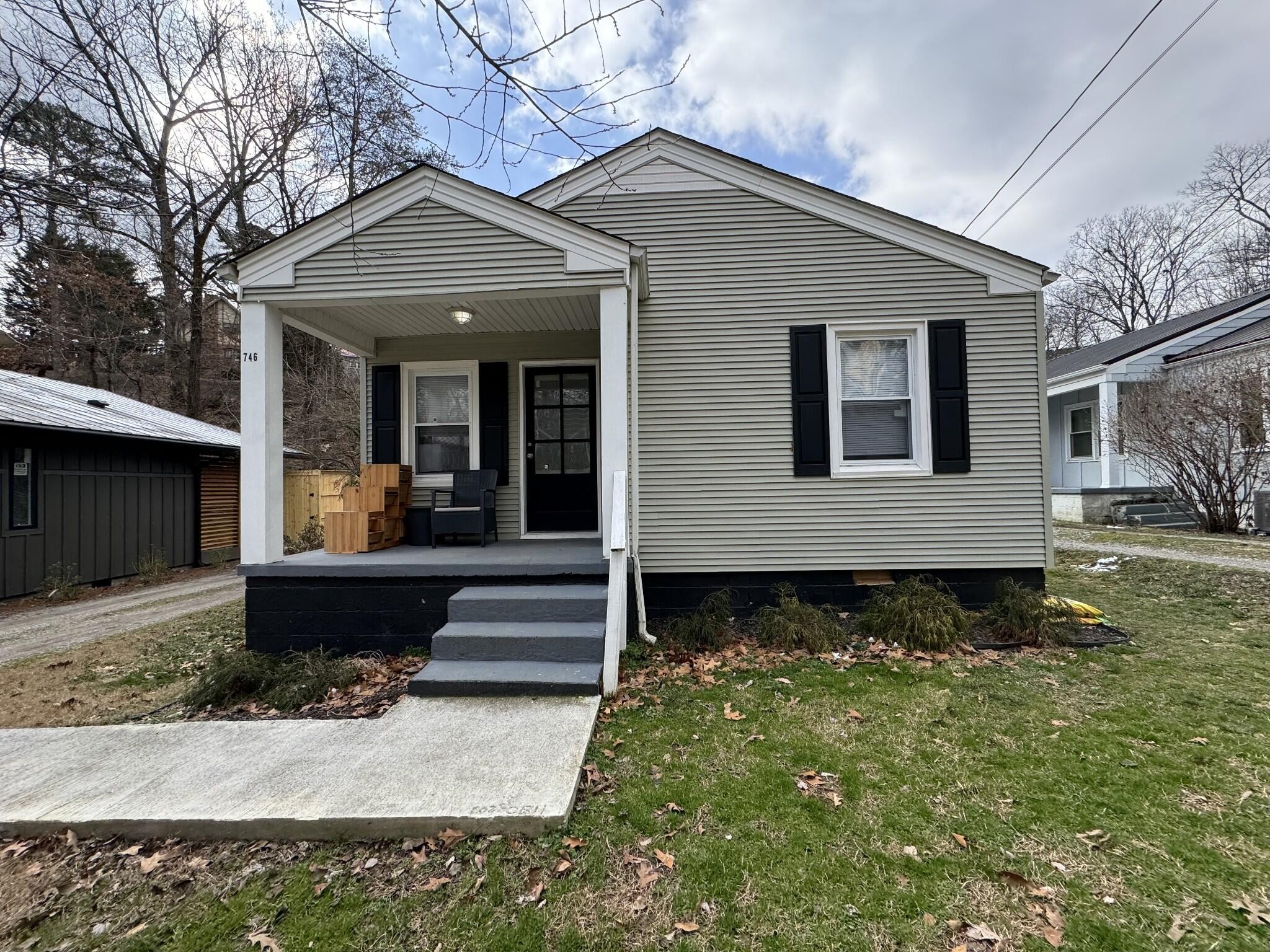 746 Curve Street Property Photo 2