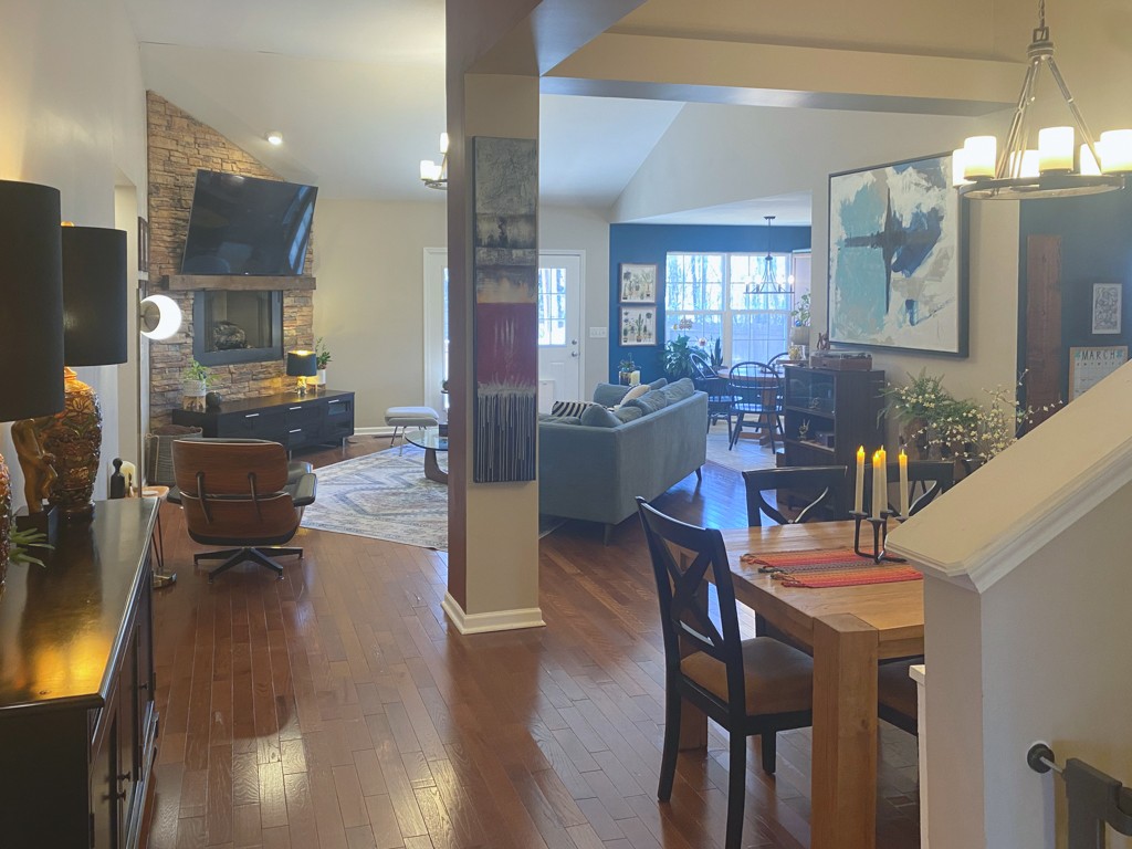 4004 New London Ct Property Photo 5