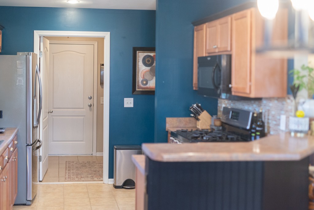 4004 New London Ct Property Photo 10
