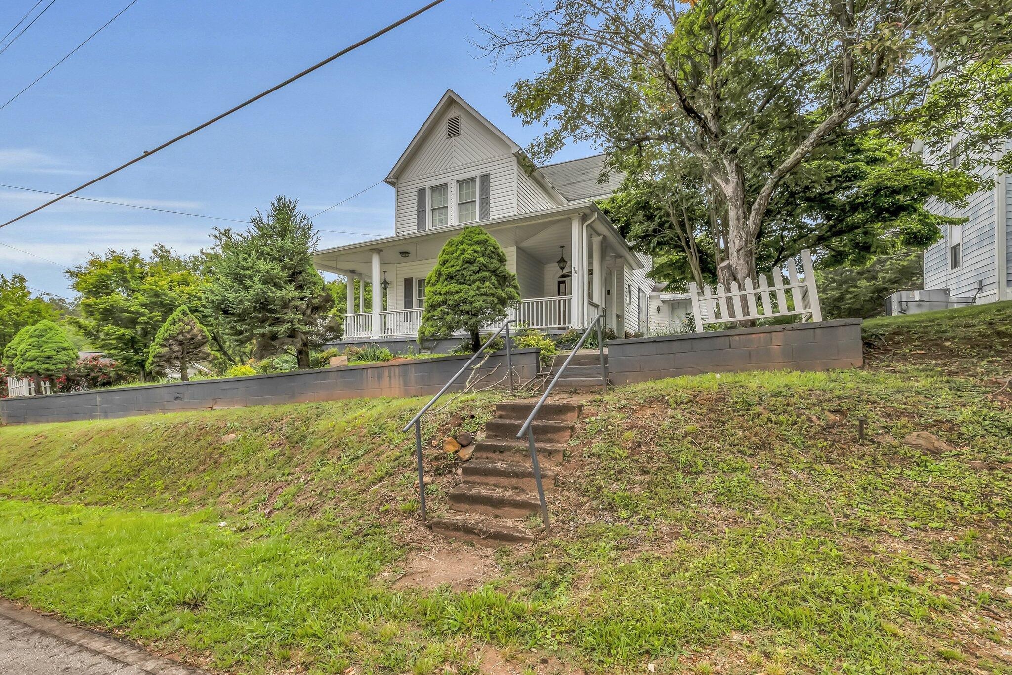 253 Main Street Property Photo