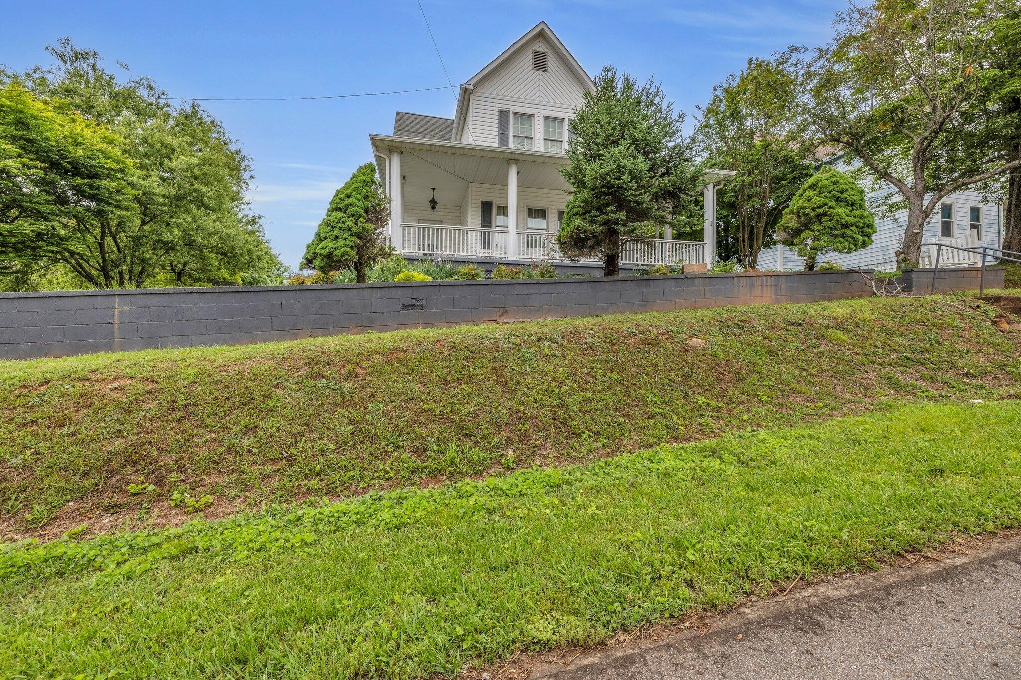 253 Main Street Property Photo 5
