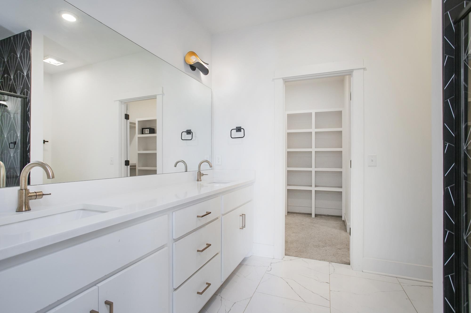 1027 Alice St Property Photo 14