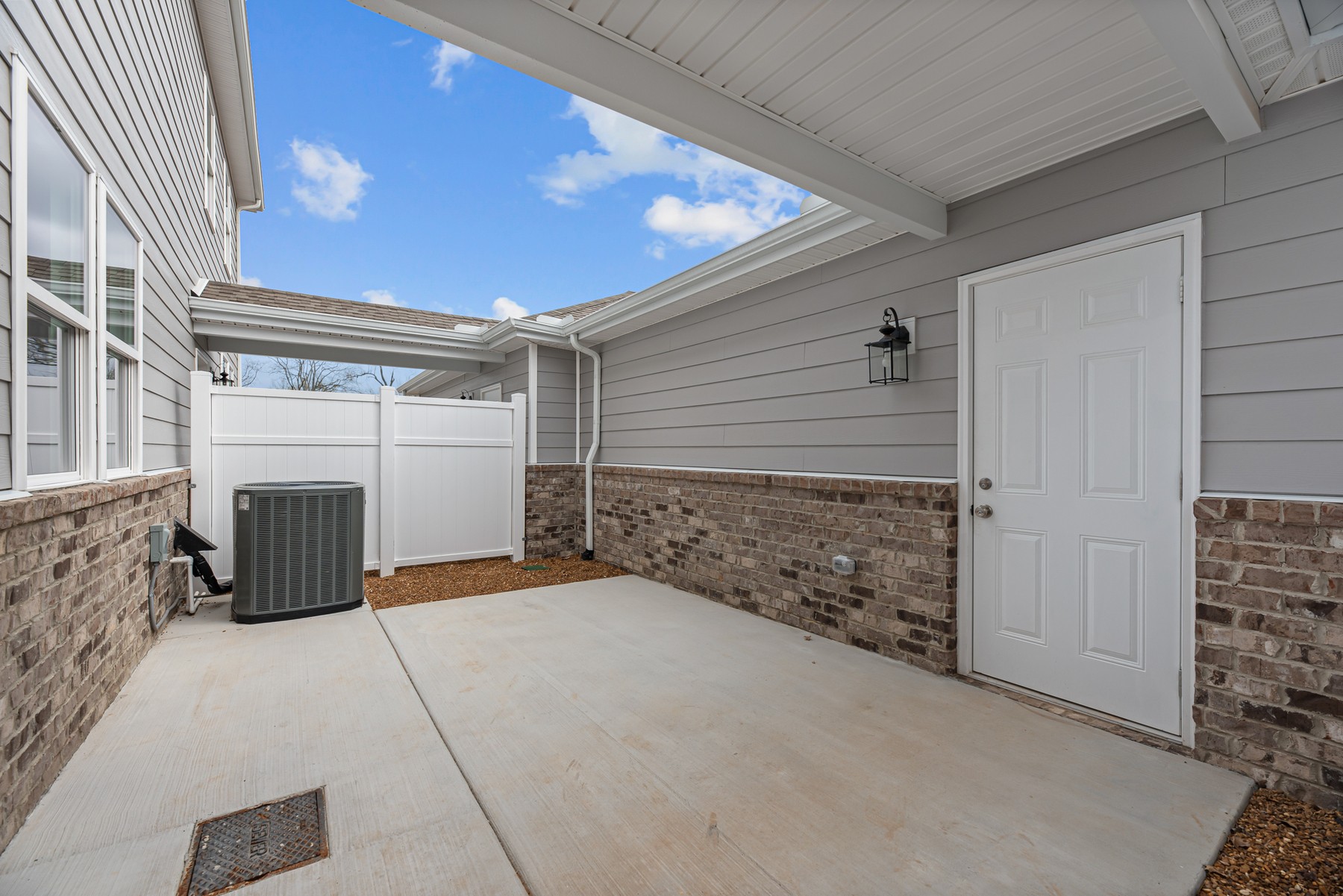 2900 Suzanne Landon Drive Property Photo 4