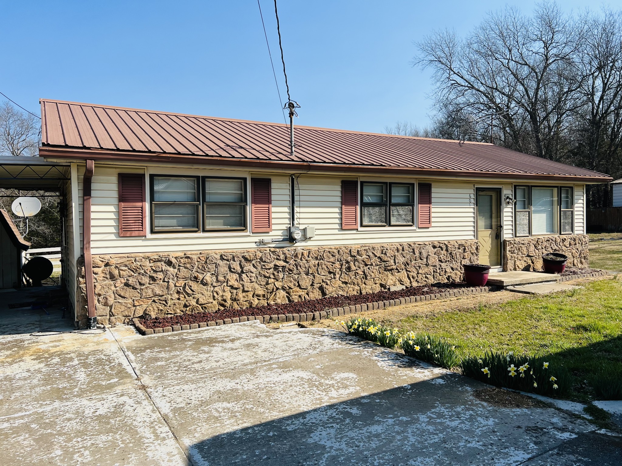 601 Highway 82, E Property Photo